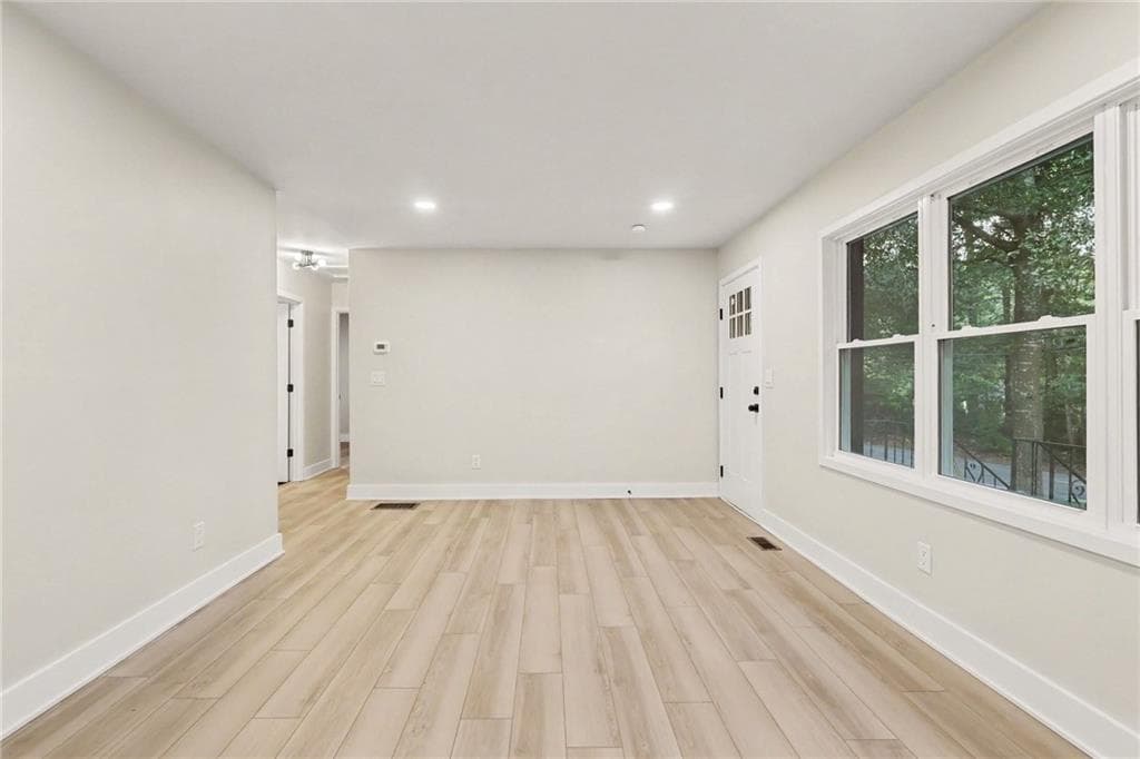 3 bedroom, 2 bathroom, 1,056 sq ft single family residence for sale at 4225 Bakers Ferry Road, Atlanta, GA 30331 — photo 5