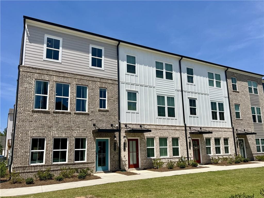 3 bedroom, 4 bathroom, 2,000 sq ft townhouse for sale at 1031 Bullpen Bluffs Court, Lawrenceville, GA 30043