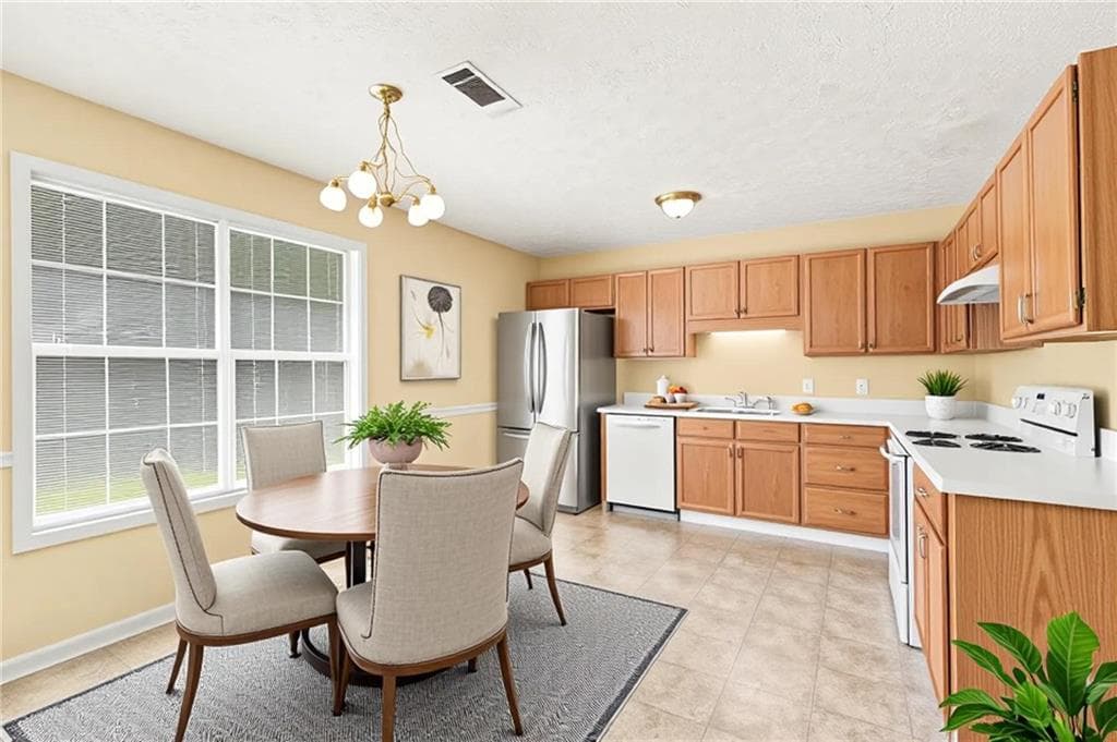 3 bedroom, 2 bathroom, 1,256 sq ft single family residence for sale at 2027 Providence Road, Statham, GA 30666 — photo 3