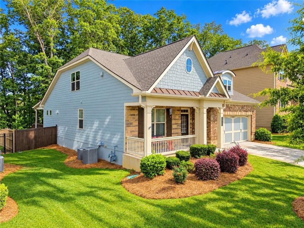 4 bedroom, 3 bathroom, 2,800 sq ft single family residence for sale at 2910 Prestwood Drive, Cumming, GA 30040 — photo 2