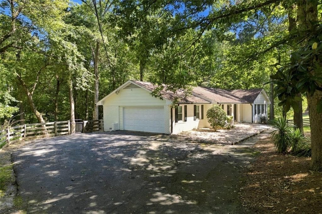 3 bedroom, 2 bathroom, 1,776 sq ft single family residence for sale at 1770 Redd Road, Milton, GA 30004 — photo 3