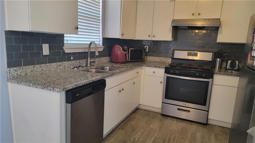 3 bedroom, 2 bathroom, 1,480 sq ft single family residence for sale at 1620 Amelia Court, Hampton, GA 30228 — photo 4