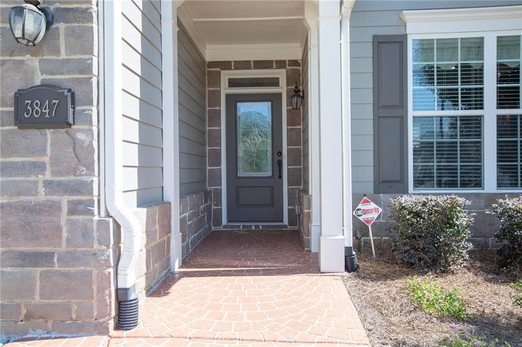 3 bedroom, 2 bathroom, 1,923 sq ft single family residence for sale at 3847 Sweet Magnolia Drive, Gainesville, GA 30504 — photo 2