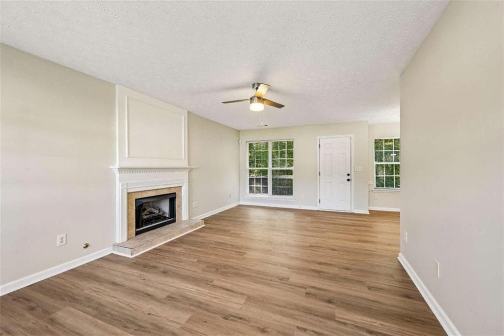 3 bedroom, 3 bathroom, 1,497 sq ft single family residence for sale at 4368 Gray Raptor Circle, Snellville, GA 30039 — photo 2