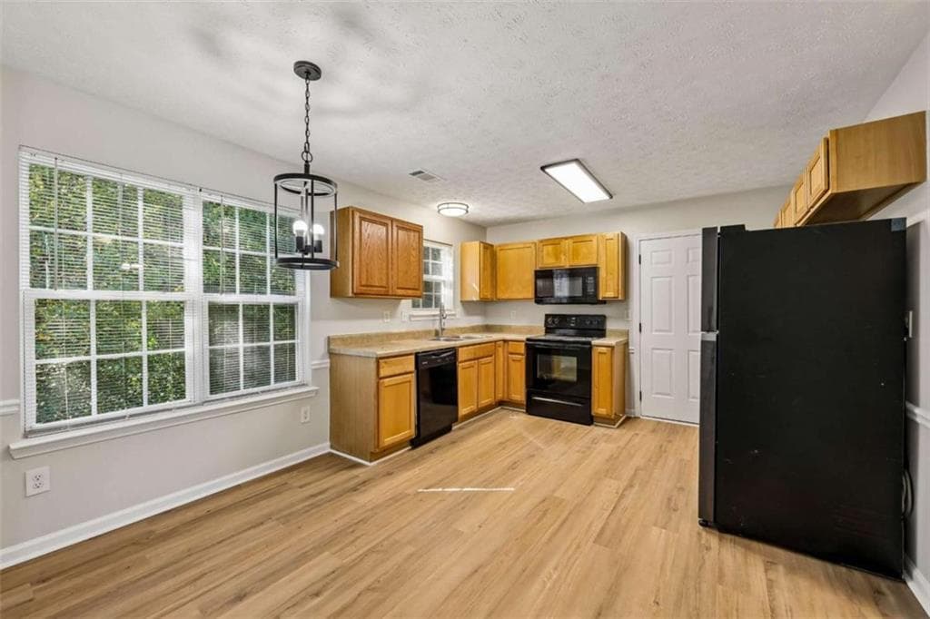 3 bedroom, 3 bathroom, 1,497 sq ft single family residence for sale at 4368 Gray Raptor Circle, Snellville, GA 30039 — photo 5