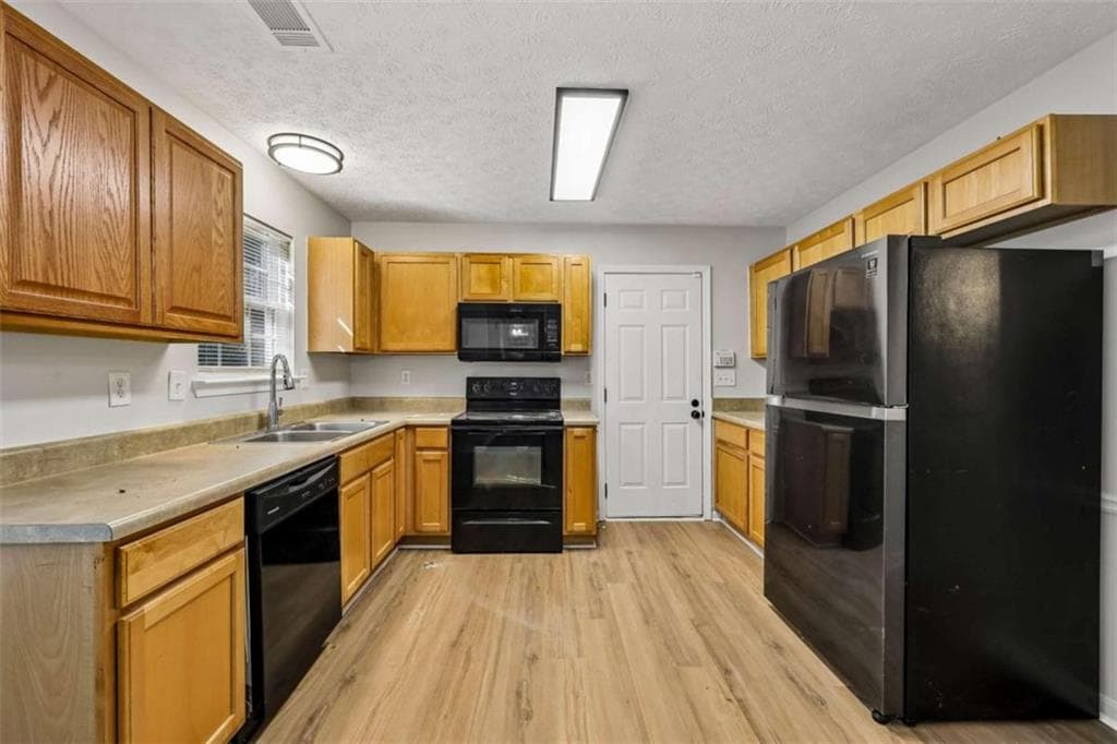 3 bedroom, 3 bathroom, 1,497 sq ft single family residence for sale at 4368 Gray Raptor Circle, Snellville, GA 30039 — photo 3