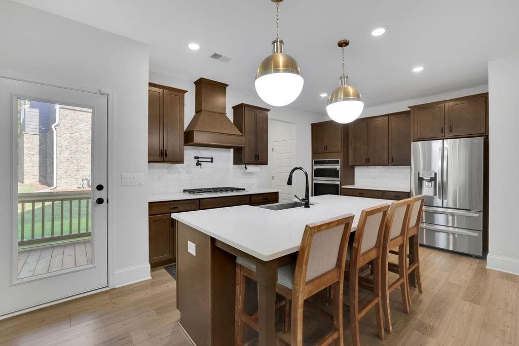 6 bedroom, 5 bathroom, 4,729 sq ft single family residence for sale at 2524 Parkside Way, Gainesville, GA 30507 — photo 4