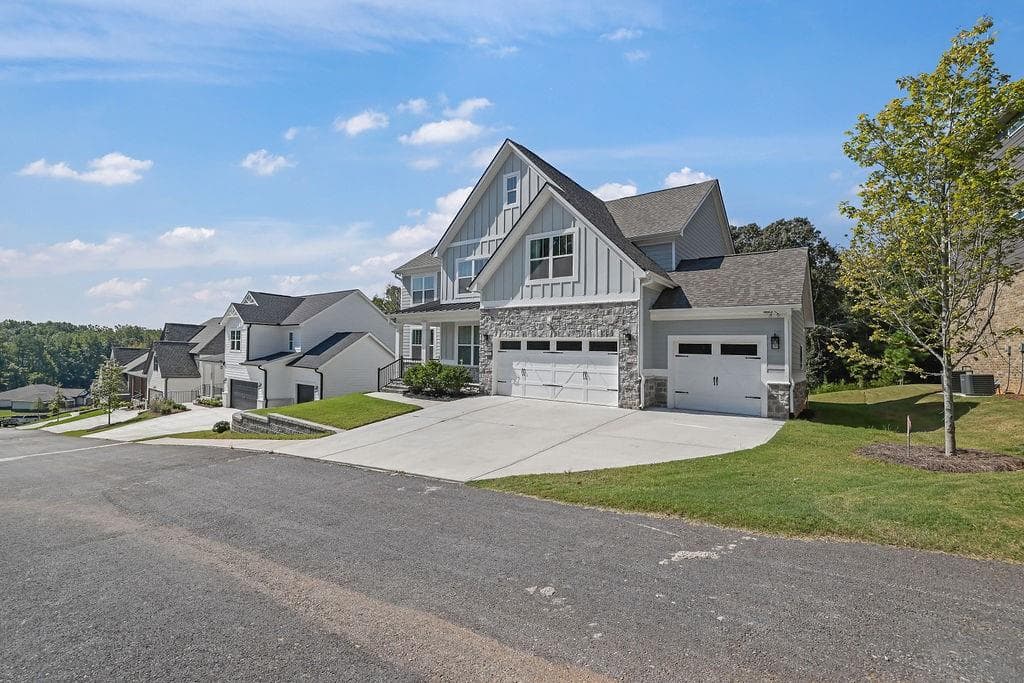 6 bedroom, 5 bathroom, 4,729 sq ft single family residence for sale at 2524 Parkside Way, Gainesville, GA 30507 — photo 7