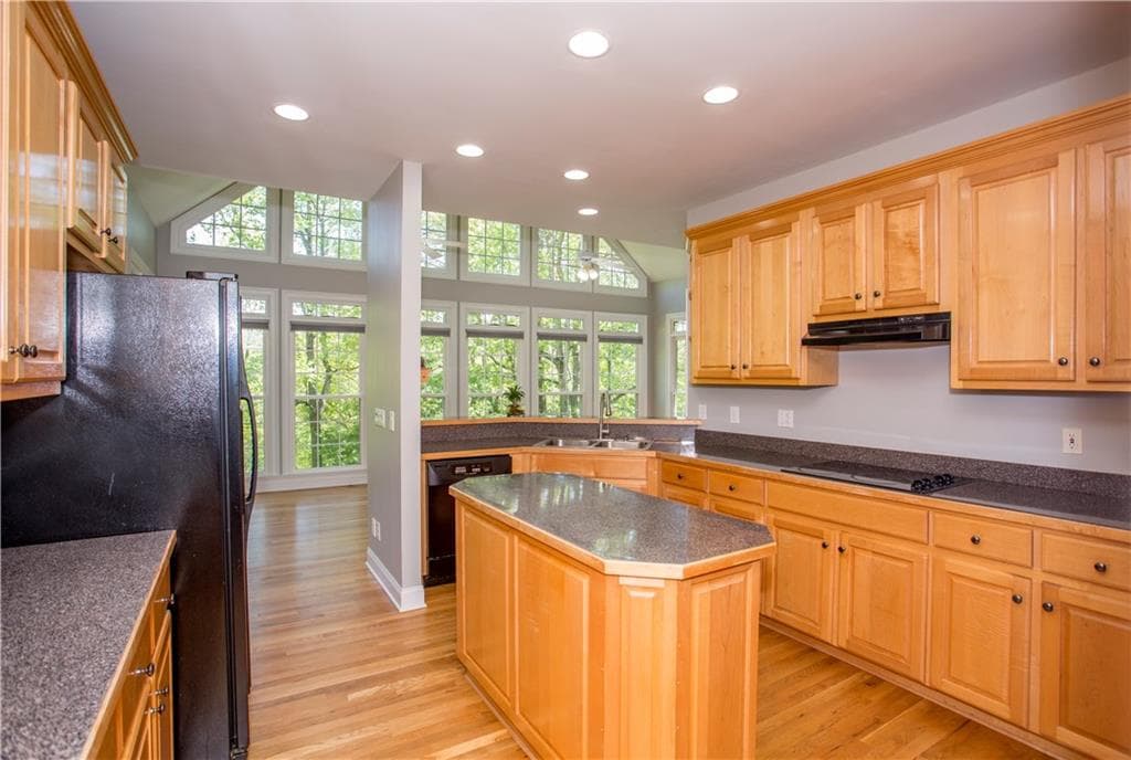 4 bedroom, 4 bathroom, 3,774 sq ft single family residence for rent at 31 Rocky Circle, White, GA 30184 for $4,200 a month — photo 6