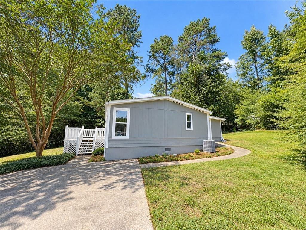 3 bedroom, 2 bathroom, 1,100 sq ft single family residence for sale at 6204 River Run Circle, Gainesville, GA 30506 — photo 8