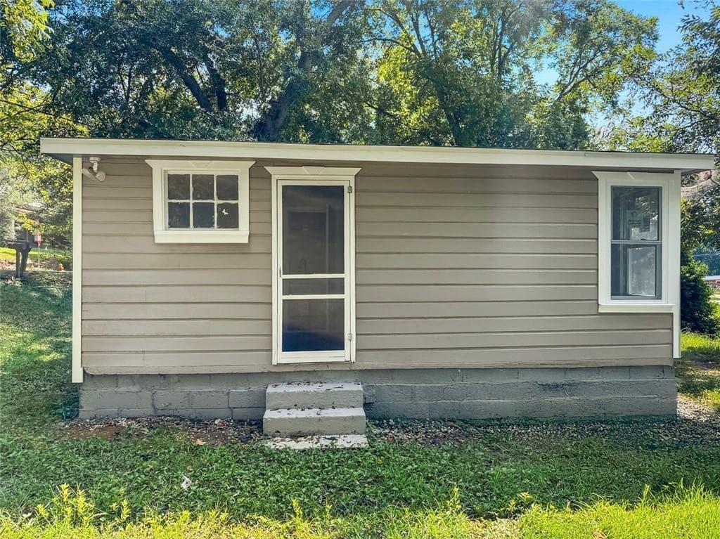 2 bedroom, 1 bathroom, 830 sq ft single family residence for sale at 298 Tennessee Street, Fairmount, GA 30139 — photo 5