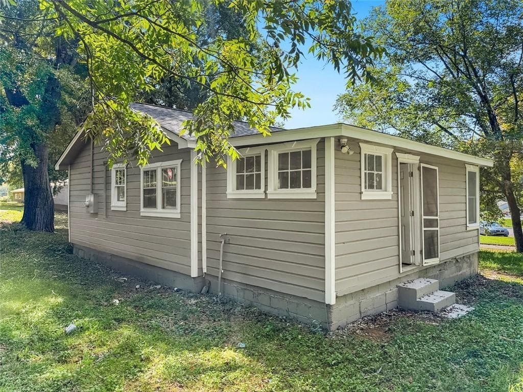 2 bedroom, 1 bathroom, 830 sq ft single family residence for sale at 298 Tennessee Street, Fairmount, GA 30139 — photo 6