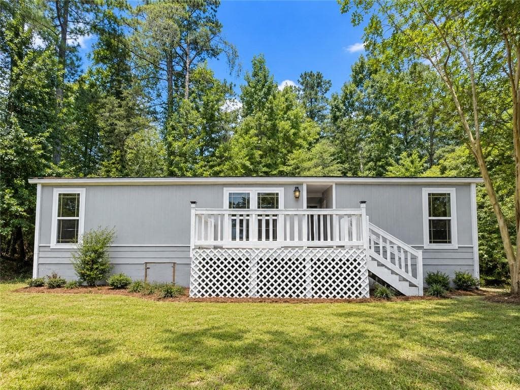 3 bedroom, 2 bathroom, 1,100 sq ft single family residence for sale at 6204 River Run Circle, Gainesville, GA 30506 — photo 2