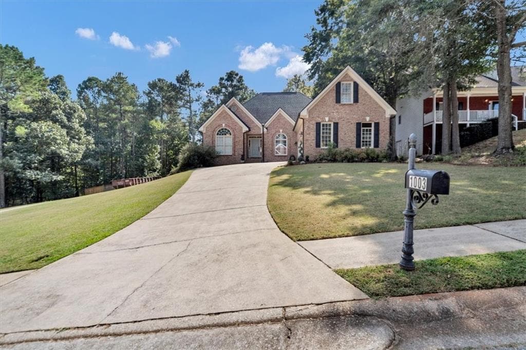 5 bedroom, 4 bathroom, 4,799 sq ft single family residence for sale at 1003 Maple Creek Drive, Loganville, GA 30052 — photo 3