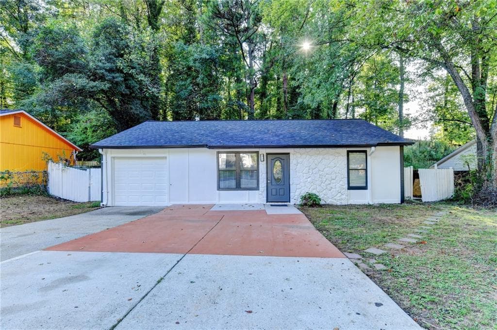 5 bedroom, 3 bathroom, 1,800 sq ft single family residence for sale at 1360 Sugarwood Lane, Norcross, GA 30093 — photo 3