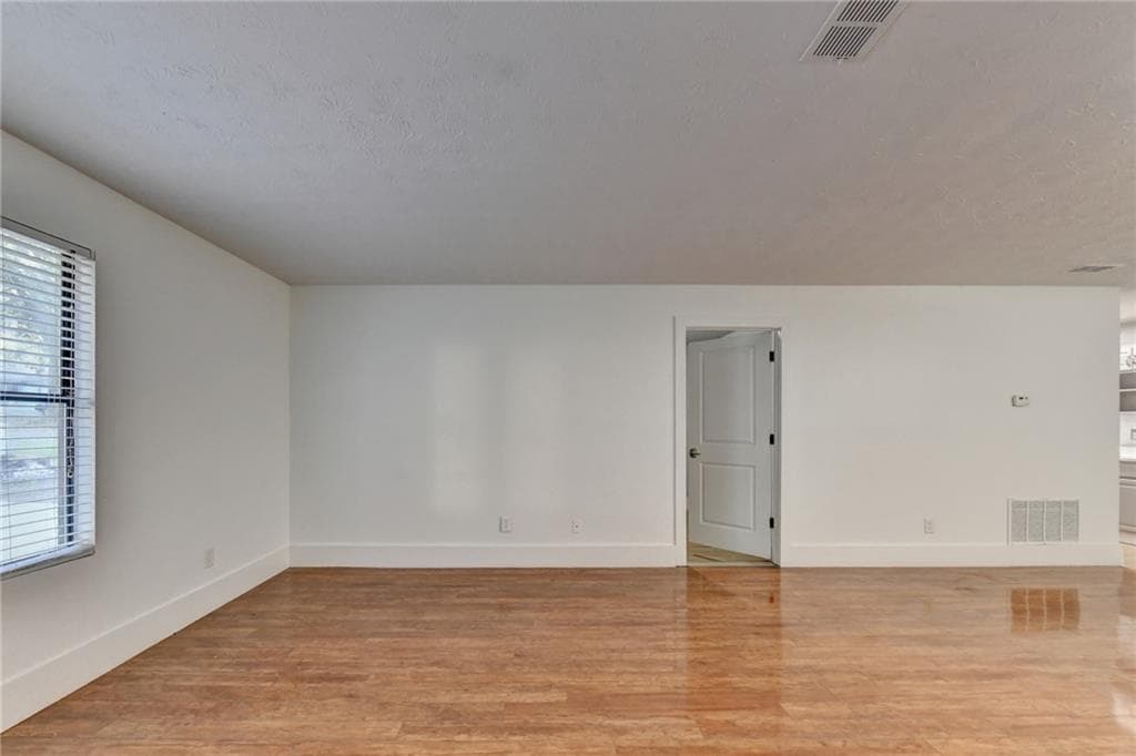 5 bedroom, 3 bathroom, 1,800 sq ft single family residence for sale at 1360 Sugarwood Lane, Norcross, GA 30093 — photo 8