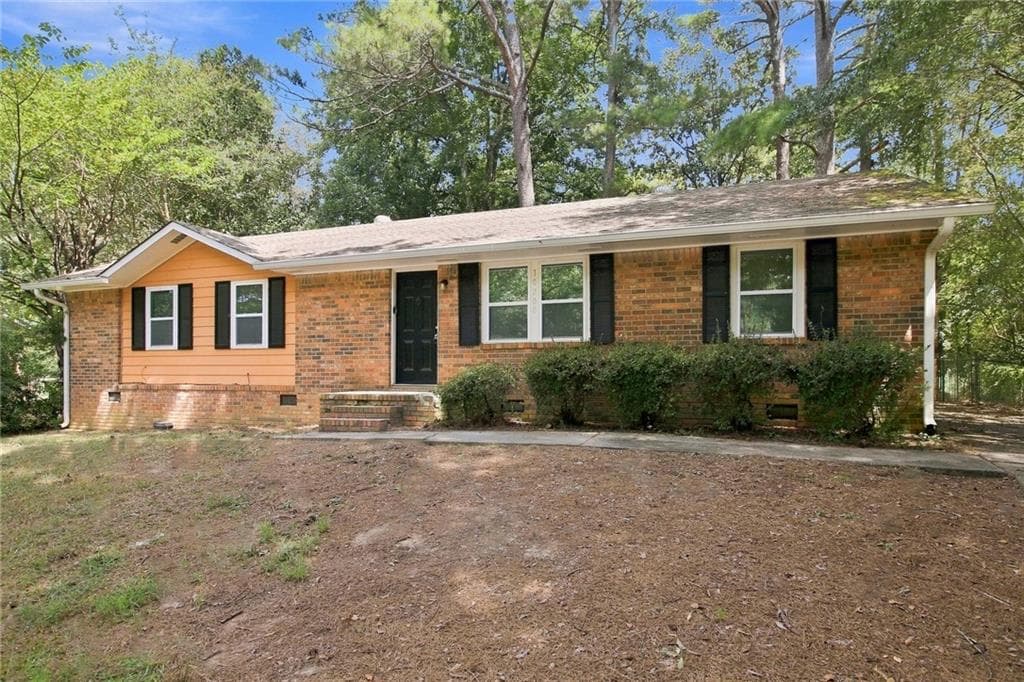4 bedroom, 2 bathroom, 1,352 sq ft single family residence for rent at 10200 Top Tree Court, Jonesboro, GA 30238 for $1,630 a month — photo 2