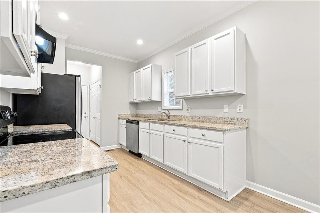 4 bedroom, 3 bathroom, 1,886 sq ft single family residence for rent at 295 Sterling Street, Atlanta, GA 30315 for $2,015 a month — photo 3