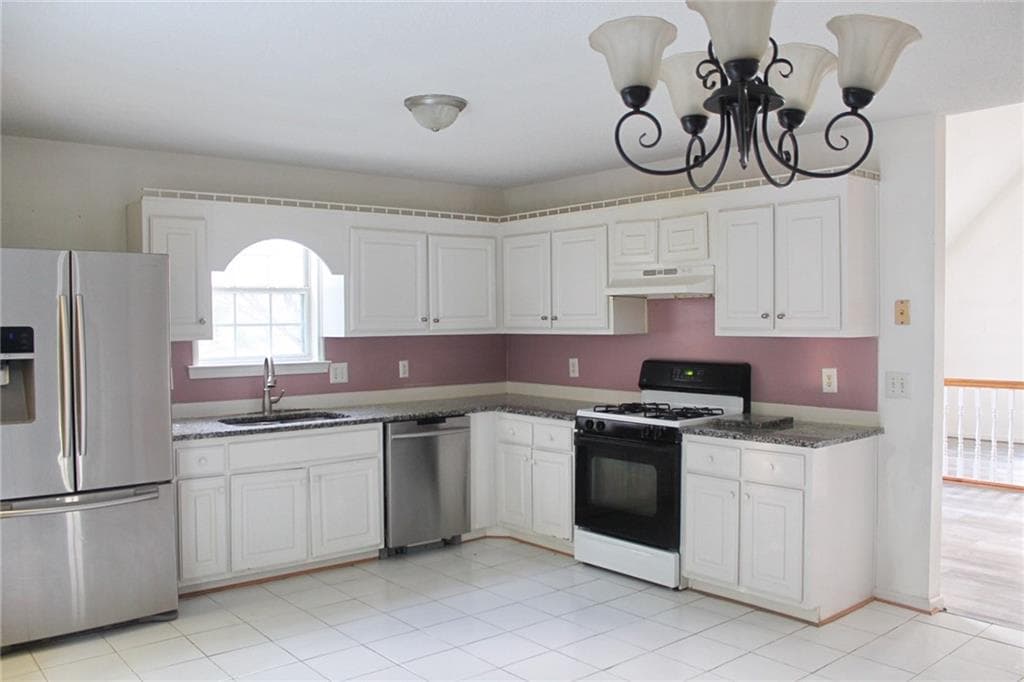 5 bedroom, 3 bathroom, 3,300 sq ft single family residence for sale at 2053 OakLeaf Lane, Lithia Springs, GA 30122 — photo 8