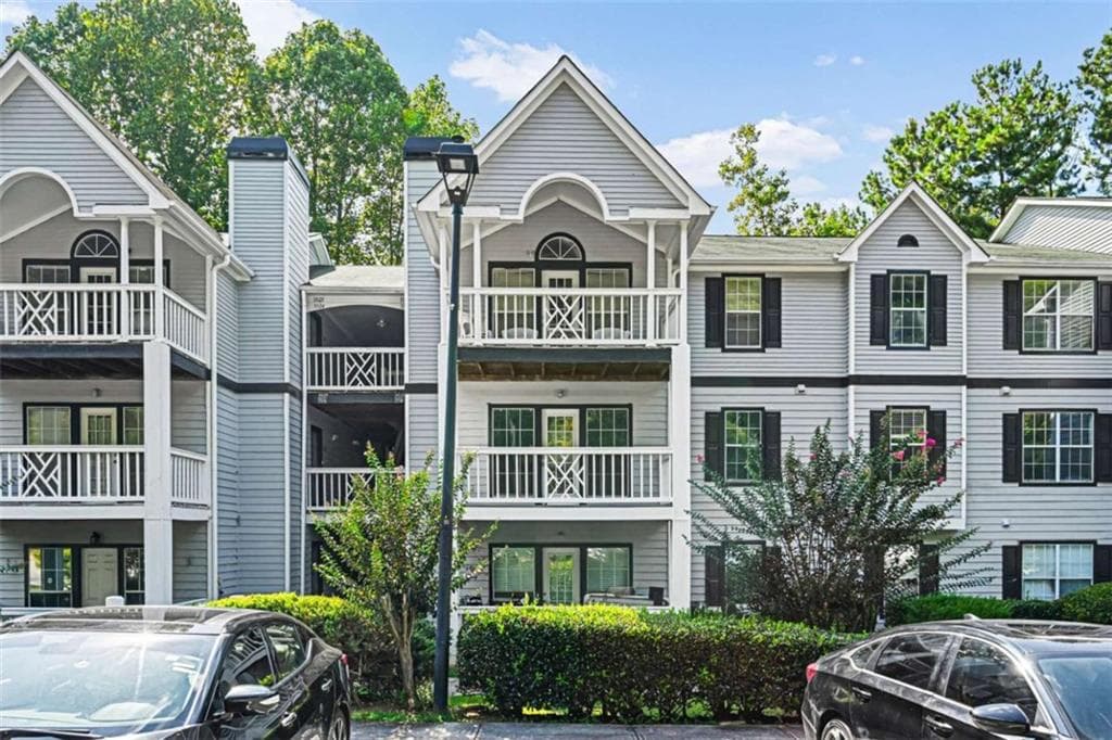 3 bedroom, 2 bathroom, 1,289 sq ft condominium for sale at 3514 Shepherds Path, Decatur, GA 30034 — photo 1 of 22