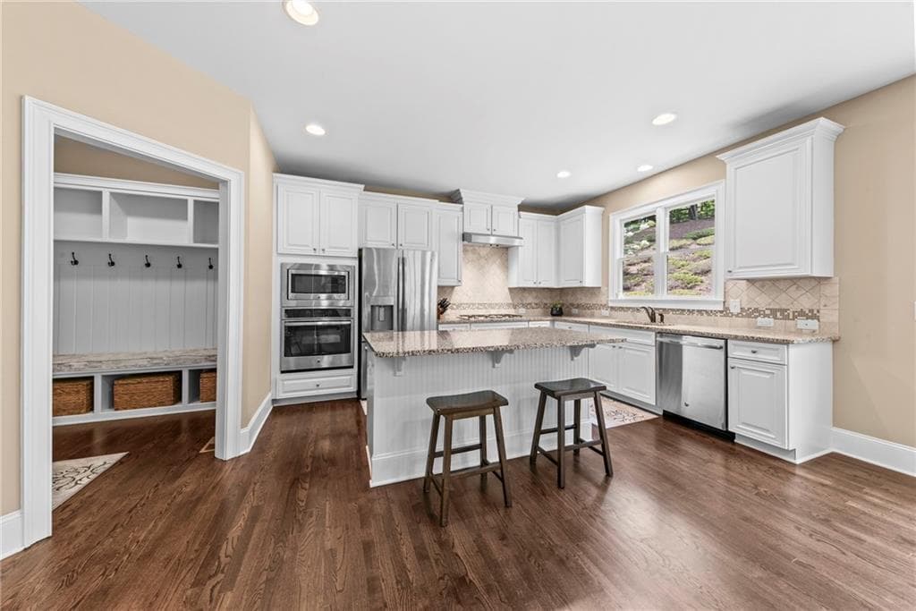 6 bedroom, 5 bathroom, 4,467 sq ft single family residence for sale at 6040 Windjammer Point, Cumming, GA 30041 — photo 10