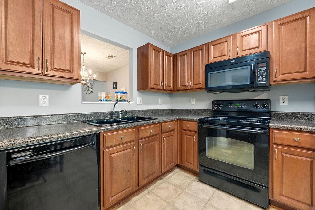 3 bedroom, 3 bathroom, 1,560 sq ft townhouse for sale at 3472 Waldrop Trail, Decatur, GA 30034 — photo 6