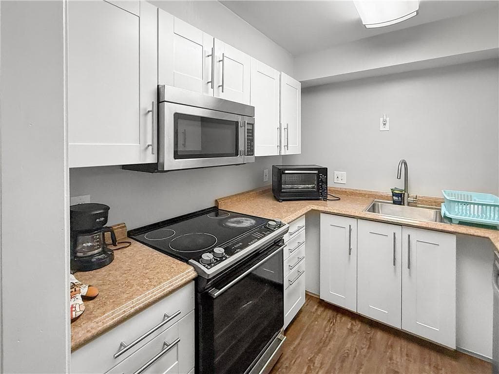 2 bedroom, 2 bathroom, 1,012 sq ft condominium for sale at 475 Mount Vernon Highway A100, Sandy Springs, GA 30328 — photo 4
