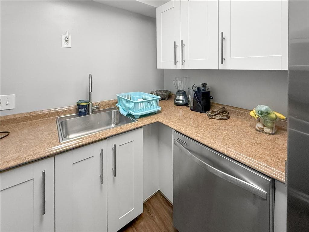 2 bedroom, 2 bathroom, 1,012 sq ft condominium for sale at 475 Mount Vernon Highway A100, Sandy Springs, GA 30328 — photo 5