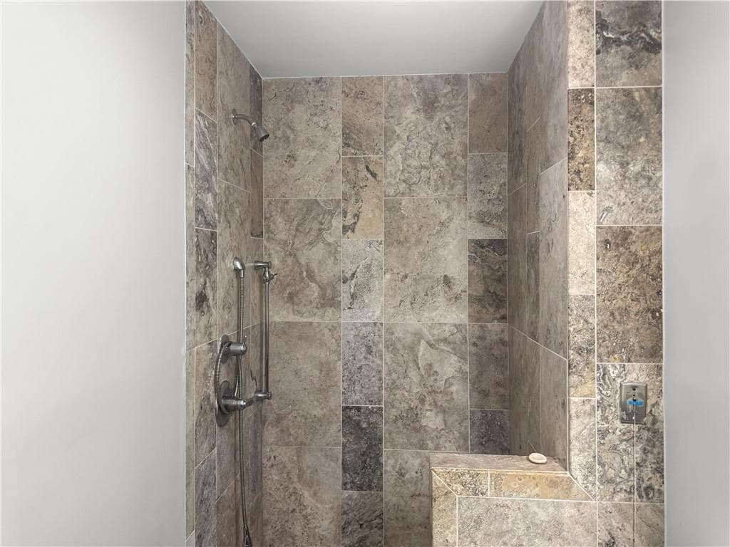 2 bedroom, 2 bathroom, 1,012 sq ft condominium for sale at 475 Mount Vernon Highway A100, Sandy Springs, GA 30328 — photo 9