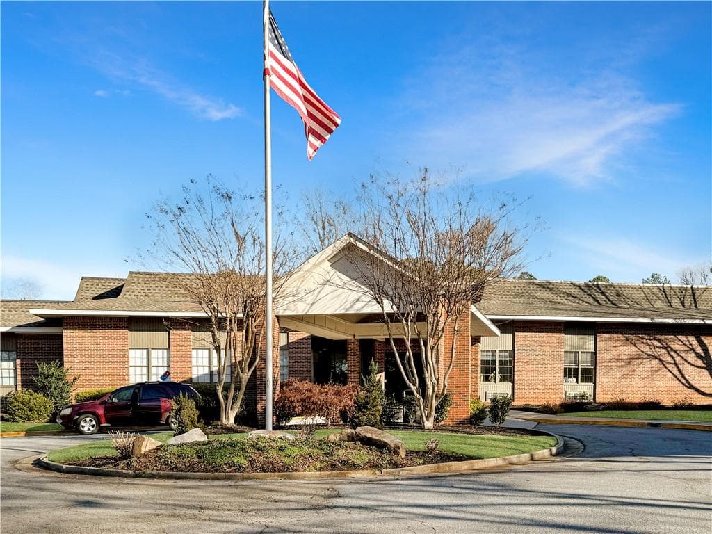 2 bedroom, 2 bathroom, 1,012 sq ft condominium for sale at 475 Mount Vernon Highway A100, Sandy Springs, GA 30328 — photo 2