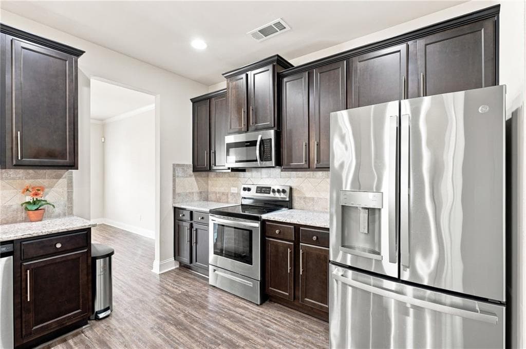 4 bedroom, 3 bathroom, 2,415 sq ft single family residence for sale at 8011 Orange Grove Court Court, Locust Grove, GA 30248 — photo 5