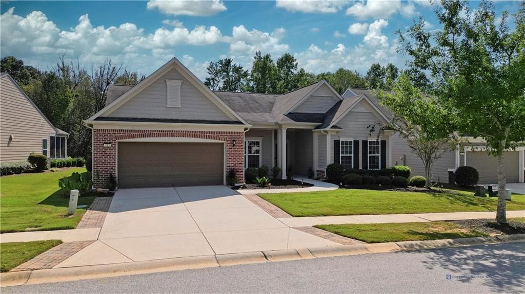 2 bedroom, 3 bathroom, 2,543 sq ft single family residence for sale at 113 Marigold Court, Griffin, GA 30223 — photo 2