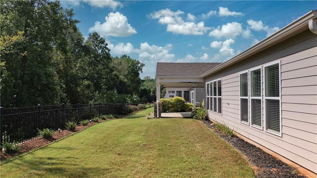 2 bedroom, 3 bathroom, 2,543 sq ft single family residence for sale at 113 Marigold Court, Griffin, GA 30223 — photo 5