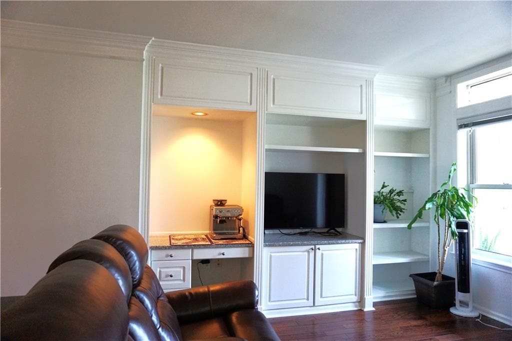1 bedroom, 1 bathroom, 1,025 sq ft condominium for sale at 3334 Peachtree Road 601, Atlanta, GA 30326 — photo 6