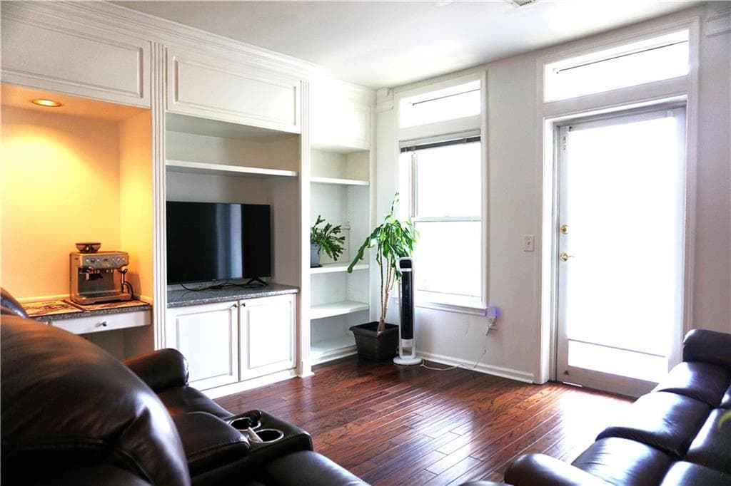 1 bedroom, 1 bathroom, 1,025 sq ft condominium for sale at 3334 Peachtree Road 601, Atlanta, GA 30326 — photo 7