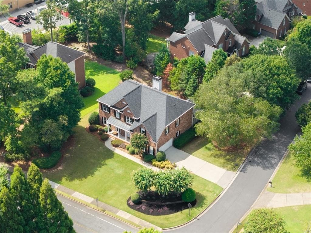 4 bedroom, 3 bathroom, 3,527 sq ft single family residence under contract at 500 Woodmoore Court, Atlanta, GA 30342 — photo 2