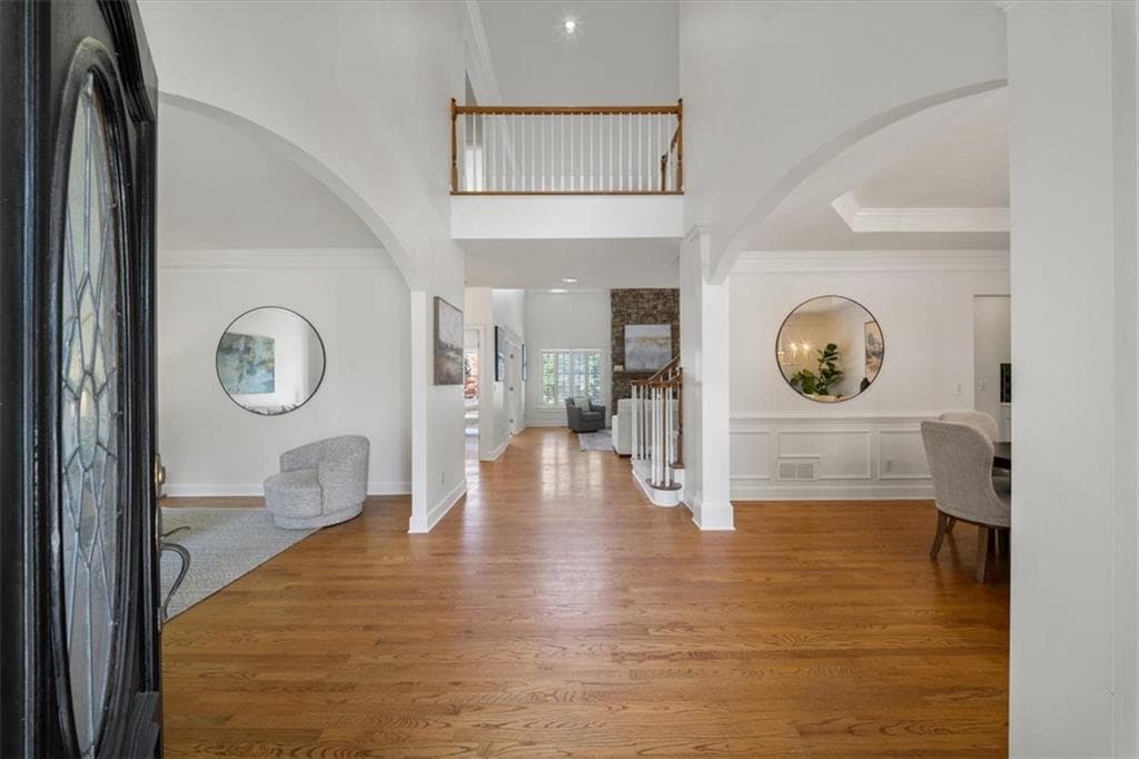 4 bedroom, 3 bathroom, 3,527 sq ft single family residence under contract at 500 Woodmoore Court, Atlanta, GA 30342 — photo 4