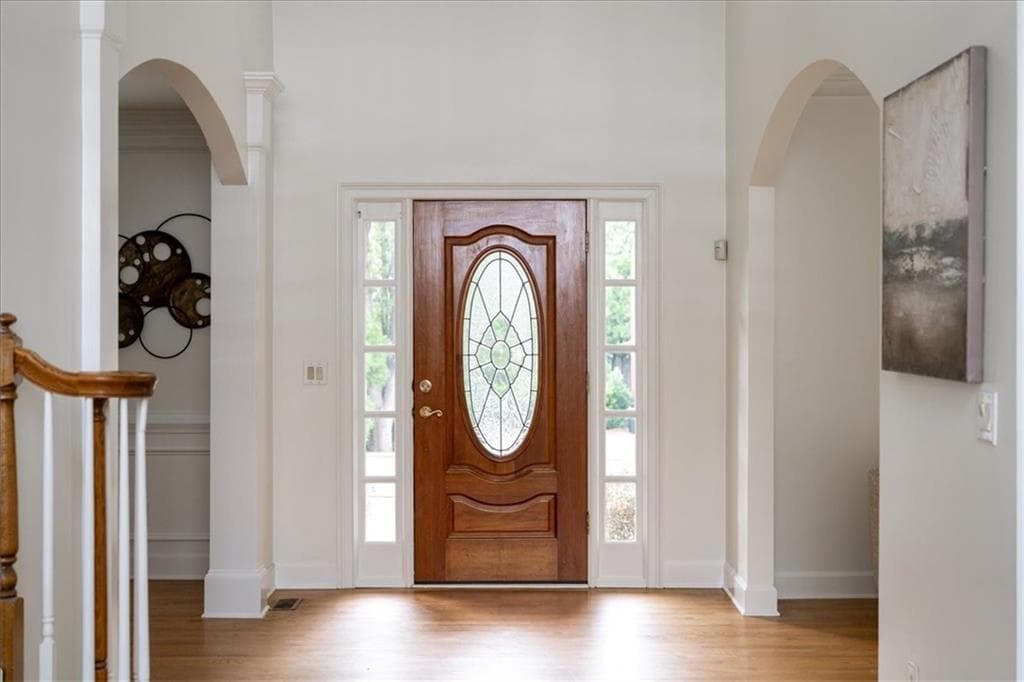 4 bedroom, 3 bathroom, 3,527 sq ft single family residence under contract at 500 Woodmoore Court, Atlanta, GA 30342 — photo 5