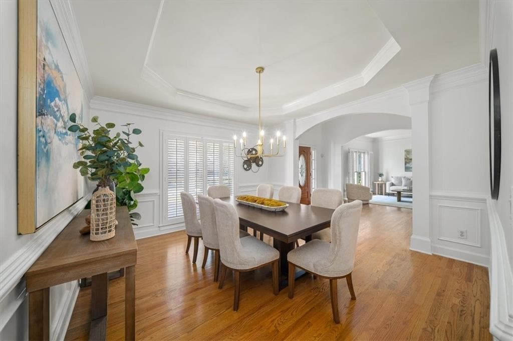 4 bedroom, 3 bathroom, 3,527 sq ft single family residence under contract at 500 Woodmoore Court, Atlanta, GA 30342 — photo 9