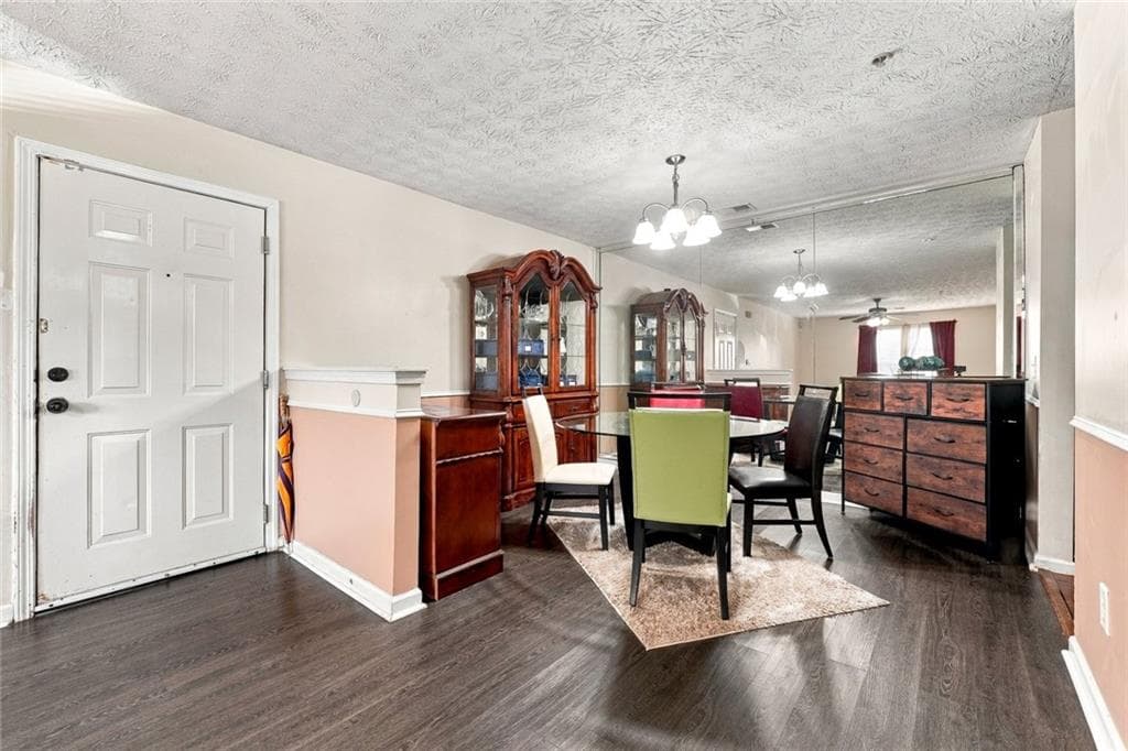 3 bedroom, 2 bathroom, 1,232 sq ft condominium for sale at 2102 Fairington Club Drive, Lithonia, GA 30038 — photo 3