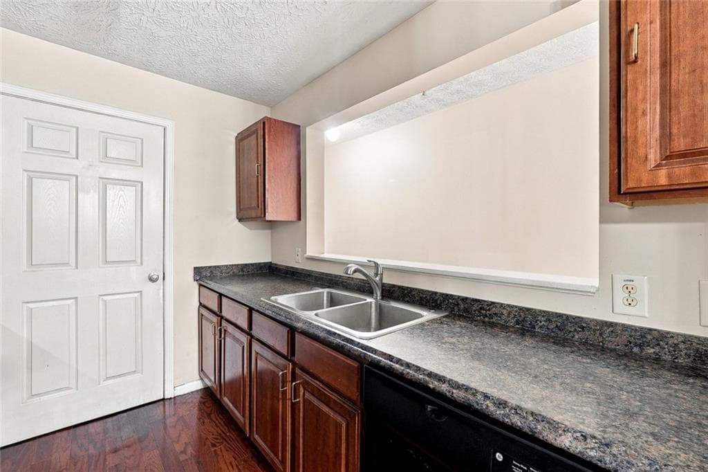 3 bedroom, 2 bathroom, 1,232 sq ft condominium for sale at 2102 Fairington Club Drive, Lithonia, GA 30038 — photo 7