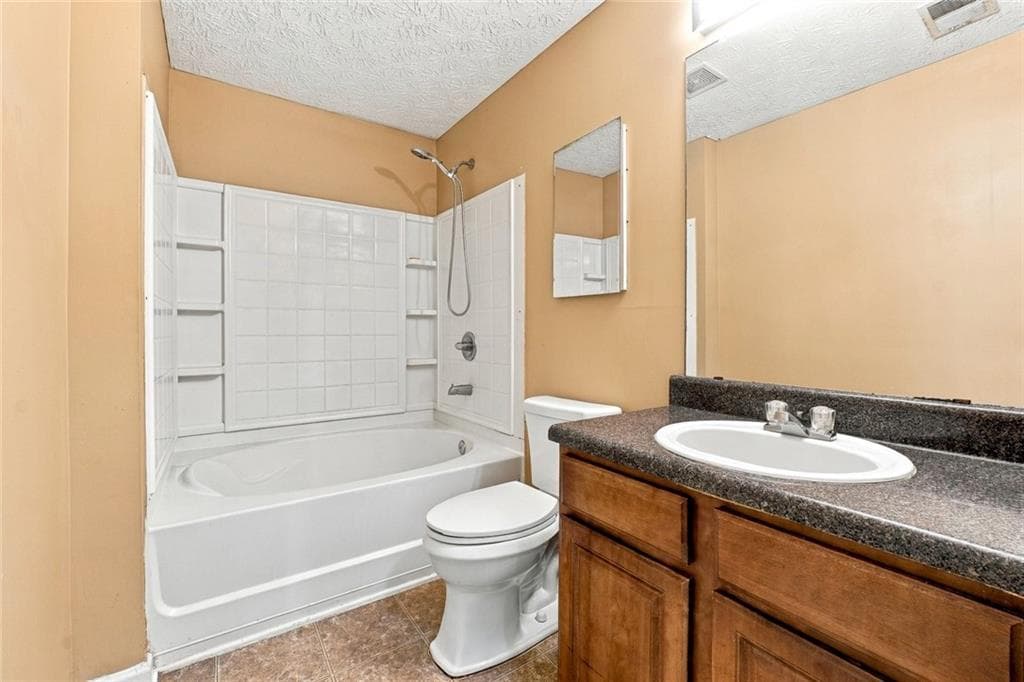 3 bedroom, 2 bathroom, 1,232 sq ft condominium for sale at 2102 Fairington Club Drive, Lithonia, GA 30038 — photo 9