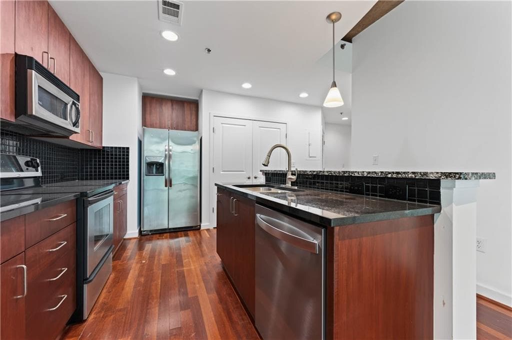 1 bedroom, 1 bathroom, 762 sq ft condominium for sale at 250 Pharr Road 507, Atlanta, GA 30305 — photo 4