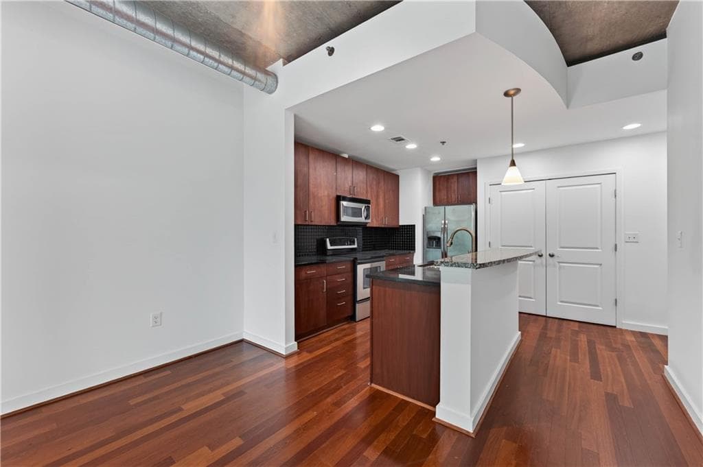 1 bedroom, 1 bathroom, 762 sq ft condominium for sale at 250 Pharr Road 507, Atlanta, GA 30305 — photo 6