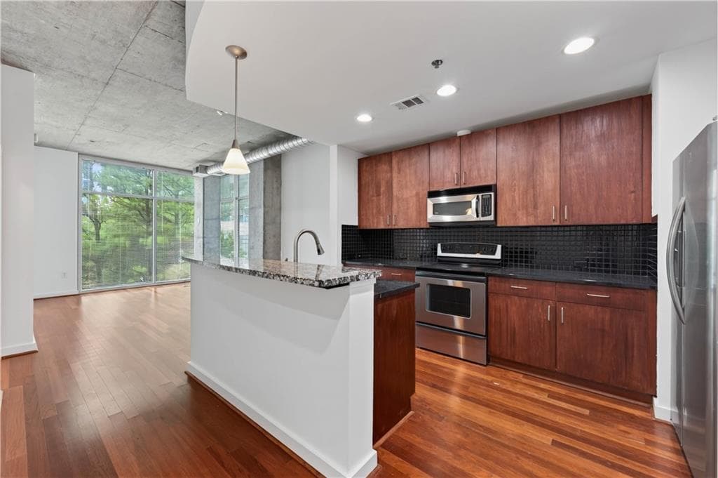 1 bedroom, 1 bathroom, 762 sq ft condominium for sale at 250 Pharr Road 507, Atlanta, GA 30305 — photo 8