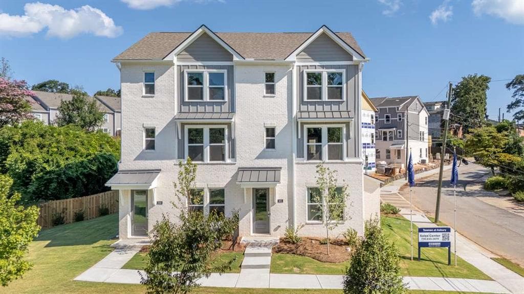 4 bedroom, 4 bathroom, 1,798 sq ft townhouse for sale at 318 Laurel Lane, Hapeville, GA 30354