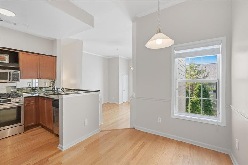 1 bedroom, 1 bathroom, 997 sq ft condominium for sale at 4254 River Green Drive 604, Atlanta, GA 30327 — photo 5