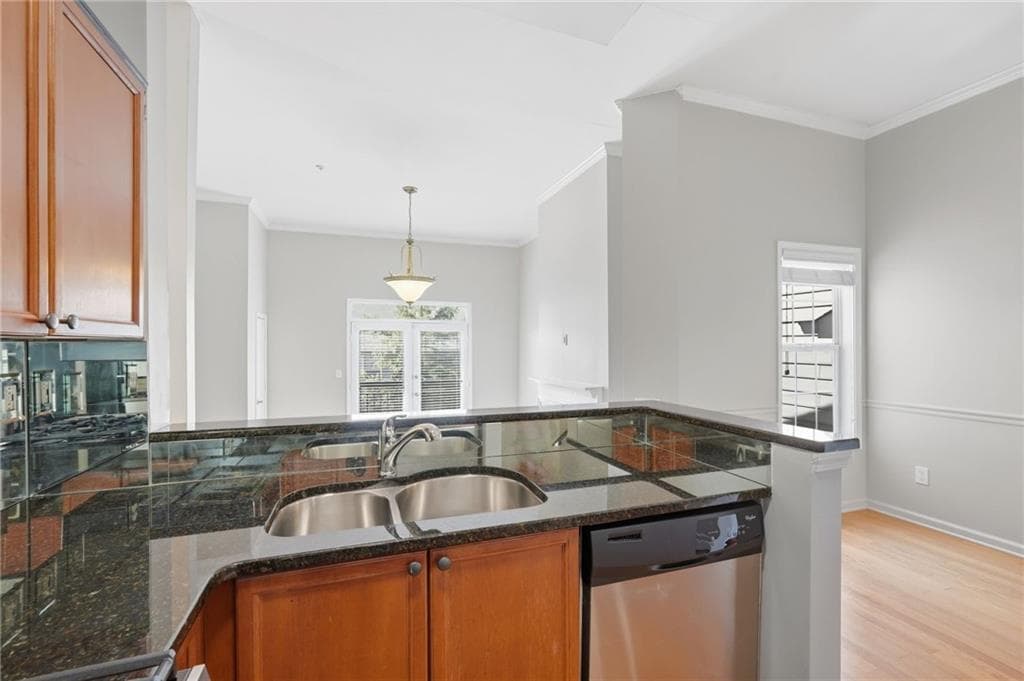 1 bedroom, 1 bathroom, 997 sq ft condominium for sale at 4254 River Green Drive 604, Atlanta, GA 30327 — photo 8
