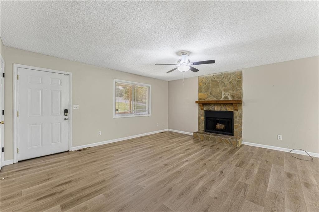3 bedroom, 2 bathroom, 1,306 sq ft single family residence for sale at 2271 Chestnut Place, Lithia Springs, GA 30122 — photo 5