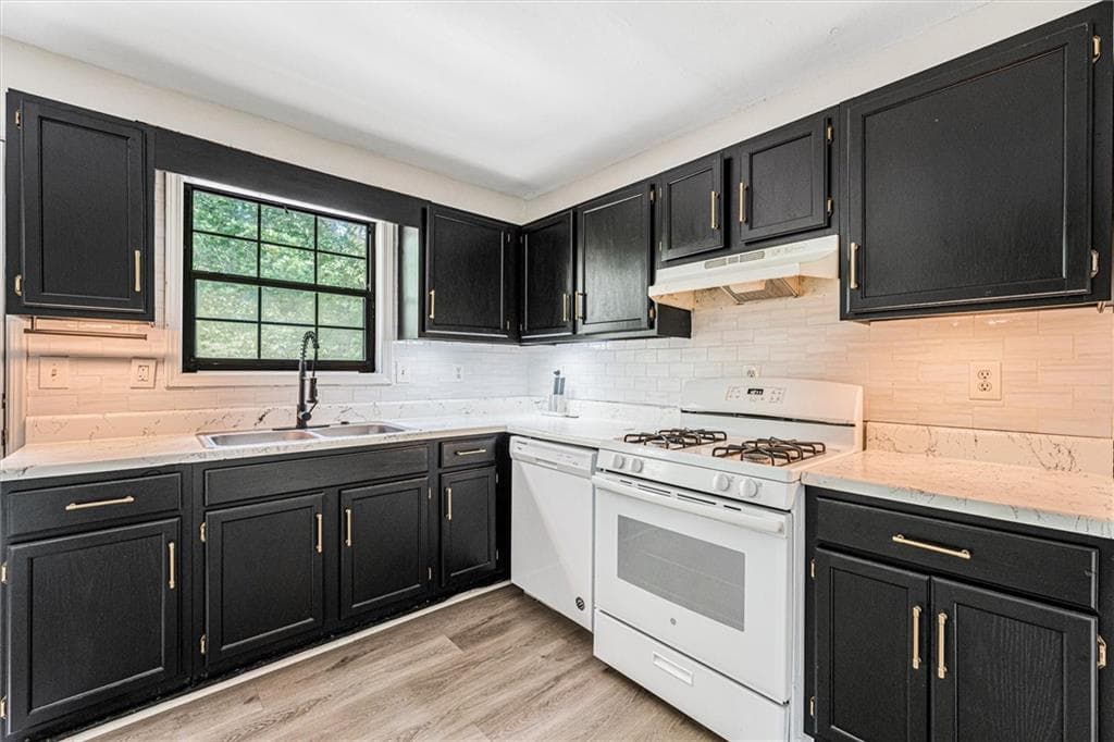 3 bedroom, 2 bathroom, 1,306 sq ft single family residence for sale at 2271 Chestnut Place, Lithia Springs, GA 30122 — photo 10